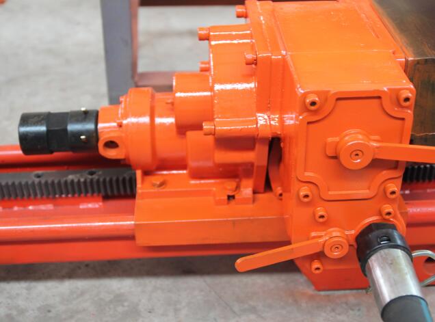 贵州探水钻机：气动架柱式钻机能打多深?